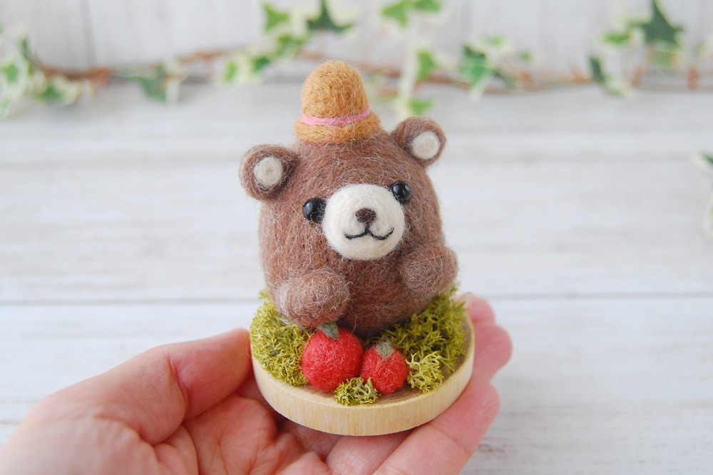 かえるポンチョくまちゃん　（グリーン）　羊毛フェルト かえるポンチョくまちゃん （グリーン） 羊毛フェルト