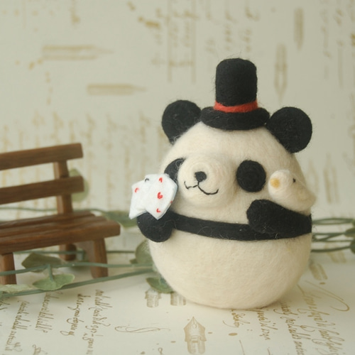 羊毛フェルト：マジシャンパンダくん 羊毛フェルト にじいろたまご