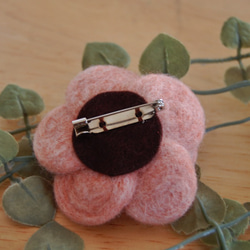 【羊毛フェルト】ふわふわお花のコサージュ：ピンク 2枚目の画像