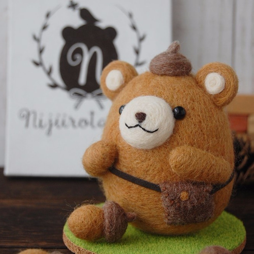 くまのマスコット くまちゃん秋のどんぐりVer. 羊毛フェルト 羊毛