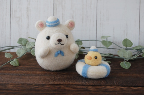 くまカーしろくまちゃん　羊毛フェルト くまカーしろくまちゃん 羊毛フェルト 羊毛フェルト シロクマさん その