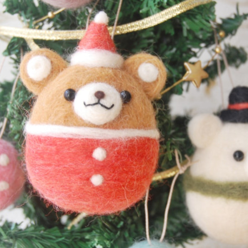 羊毛フェルト:くまちゃんとしろくまスノーマンのクリスマス 羊毛フェルト:くまちゃんとしろくまスノーマンのクリスマス