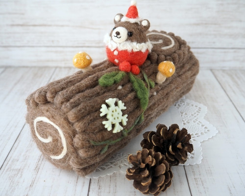 羊毛フェルト：くまちゃんのクリスマス☆ブッシュドノエル 羊毛
