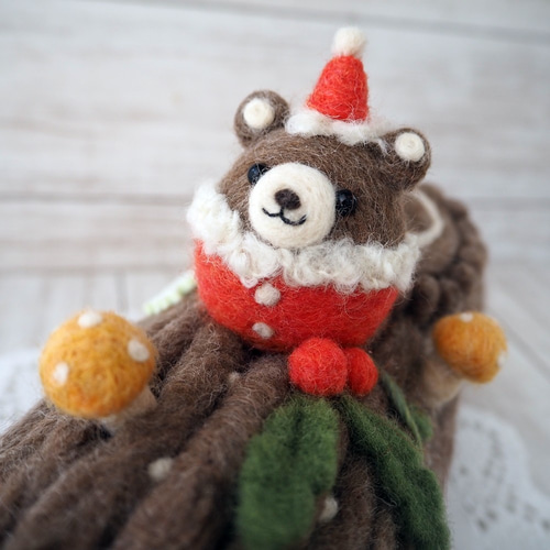 羊毛フェルト：くまちゃんのクリスマス☆ブッシュドノエル 羊毛