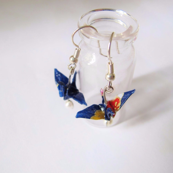 折り紙の鶴ピアス（イヤークリップ）Origami crane earrings (ear clips) 2枚目の画像