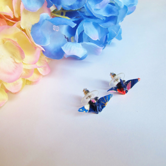 折り紙の鶴のイヤピン Origami Crane ear pins (birds) 2枚目の画像