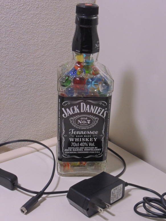 癒しのボトルランプ　「ジャック　ダニエル」カラービー玉＋LED 4枚目の画像