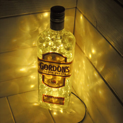 癒しのボトルランプ　「GORDON'S」ジン　電球色LED＋クリアビー玉 2枚目の画像