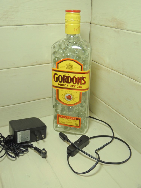 癒しのボトルランプ　「GORDON'S」ジン　電球色LED＋クリアビー玉 4枚目の画像