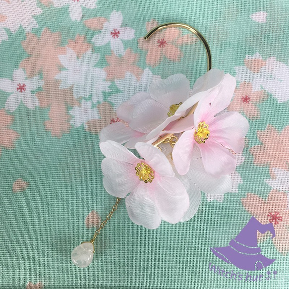 桜の雫イヤーフック 1枚目の画像