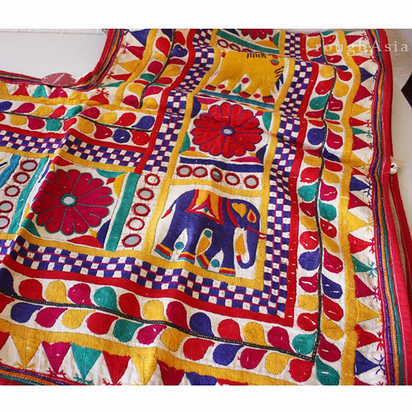 インドの刺繍古布タペストリー・トーラン - G 3枚目の画像