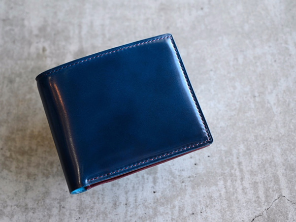 ■送料無料■コードバン・ディープブルー×ブッテーロ・ボルドー 二つ折り財布　コンパクトな二つ折り財布 1枚目の画像