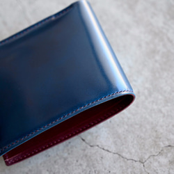■送料無料■コードバン・ディープブルー×ブッテーロ・ボルドー 二つ折り財布　コンパクトな二つ折り財布 2枚目の画像