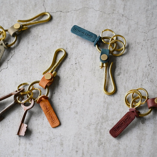 □カラーから選べる 真鍮無垢とプエブロレザーのコンパクトなフック