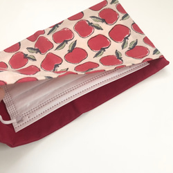 【マスクポケット付き】admi print♡ボックスティッシュが入れられる　携帯型ティッシュケース りんご 赤 2枚目の画像