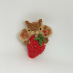 Kuishinbo米草莓胸針 第1張的照片