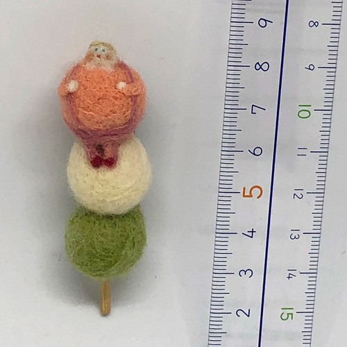 三色だんごおじさん ブローチ ブローチ 苔ノ森商店 通販｜Creema(クリーマ)