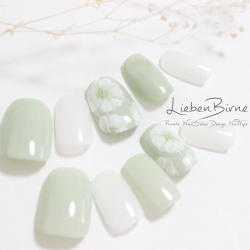 ミルキーフラワーネイルチップ