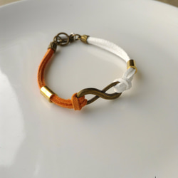 HOHO 手作麂皮絨手環 無限時尚金 ( 橘白款) 第1張的照片