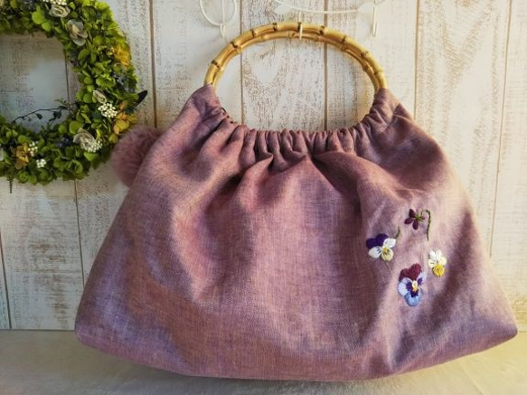 *ハンドメイド*手刺繍*春色リネン×リバティ＜アーカイブライラック＞*バンブーバッグ*ラベンダー系* 2枚目の画像