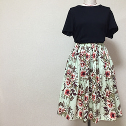 《kai's》USA輸入生地ペパーミントの華やか花柄ギャザースカート 1枚目の画像