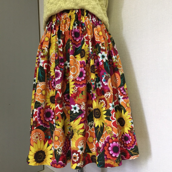 《kai's》USA輸入生地大輪の花々ギャザースカート 3枚目の画像