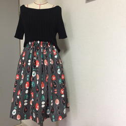 《kai's》USA輸入生地タマゴ柄が綺麗に配置されストライプに見えるギャザースカート 1枚目の画像