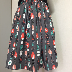 《kai's》USA輸入生地タマゴ柄が綺麗に配置されストライプに見えるギャザースカート 3枚目の画像