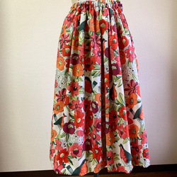 《kai's》輸入生地オレンジ色に小鳥とお花のウエストゴムのギャザースカート 1枚目の画像