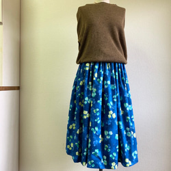 丈オーダー無料《kai's  》USA輸入生地艶やかな葉が舞うウエストゴムのギャザースカート 1枚目の画像