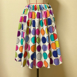 在庫セール輸入生地《kai's》お絵描きしたようなドットのカラフルなウエストゴムのギャザースカート 2枚目の画像