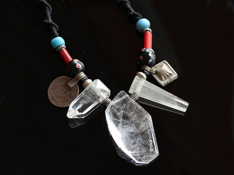 【Special piece】ガネーシュヒマール産1カット水晶とトレードビーズのデザイン編みネックレス