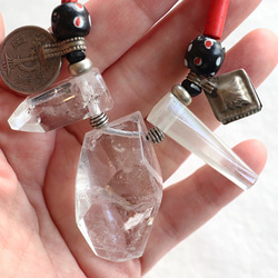 【Special piece】ガネーシュヒマール産1カット水晶とトレードビーズのデザイン編みネックレス 6枚目の画像