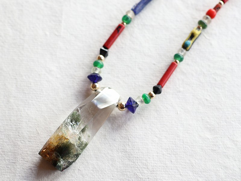 【Special piece】ガネーシュヒマール産ゴールデンルチル、ガーデンクォーツとアンティークビーズのデザイン編みネ