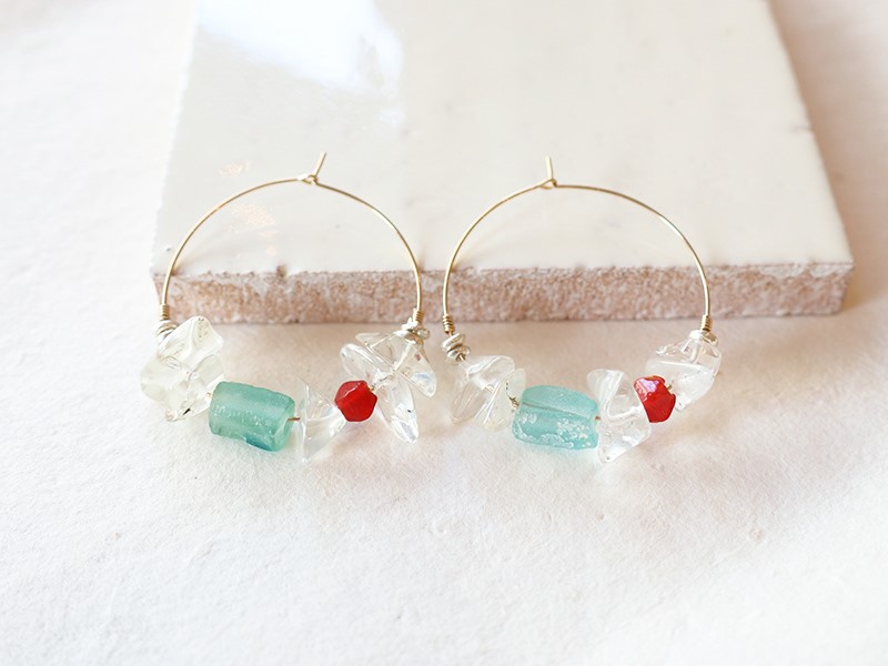 ヒマラヤ水晶とローマンビーズのフープピアス