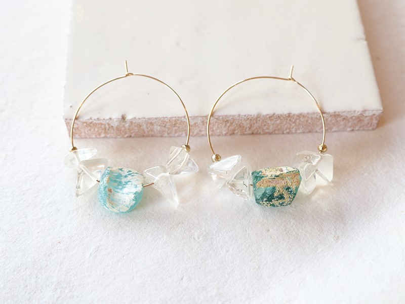 ヒマラヤ水晶とローマンビーズのフープピアス