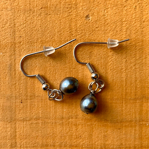 パールピアス 天然黒真珠 ピアス（フック・チェーン） ようこウクレレ  