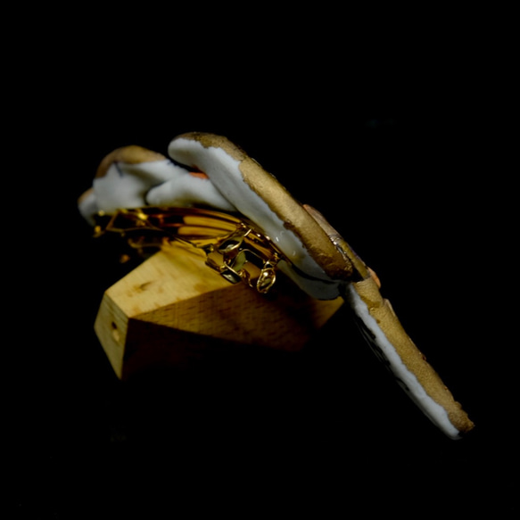 「Creema限定」"エキゾチック ゴールド蛇" バレッタ（砥部焼） 3枚目の画像