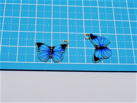 モルフォ蝶のチャーム６個 3枚目の画像