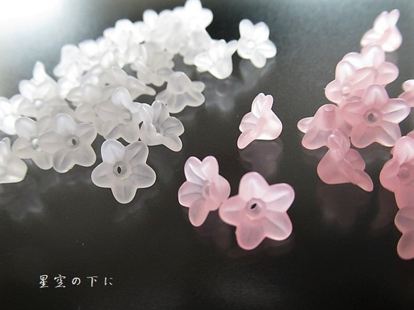 ６０個　花　アクリル　ホワイト・ピンク　フラワー　桜　梅 1枚目の画像