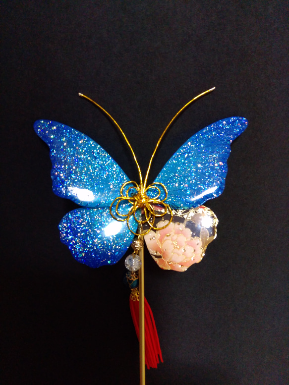 瑠璃色蝶の和簪 2枚目の画像
