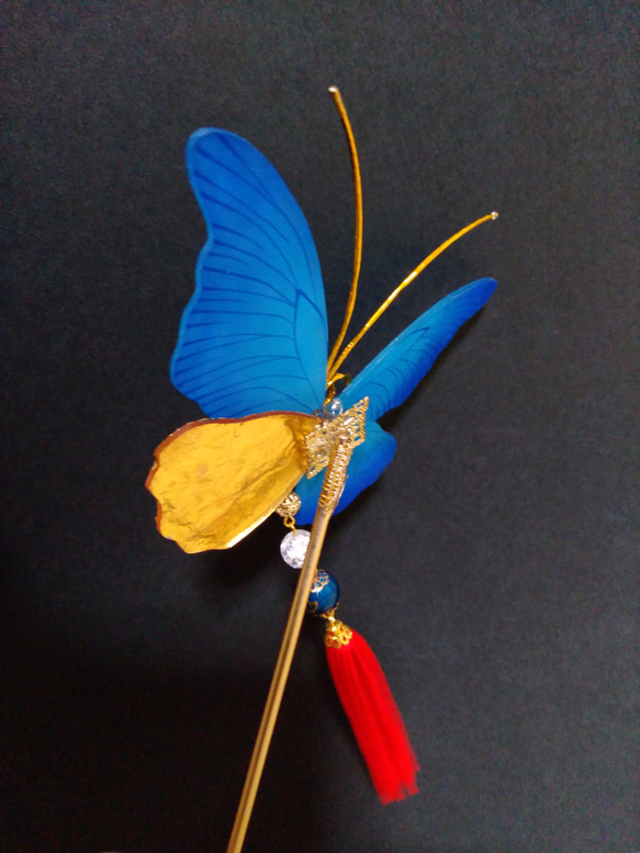 瑠璃色蝶の和簪 3枚目の画像