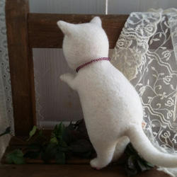 羊毛ぬいぐるみ＊大きい白猫「ブルゾンちゃん」 5枚目の画像