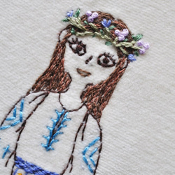 刺繍アート　花かんむりの女の子 3枚目の画像