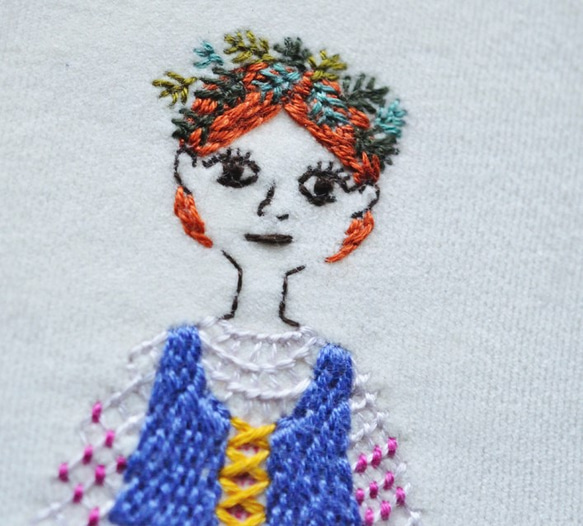 刺繍アート　木の葉のかんむりの女の子 3枚目の画像