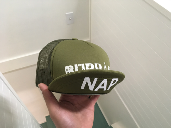 ツバが短いキャップ【short visor mesh cap（khaki）】 1枚目の画像