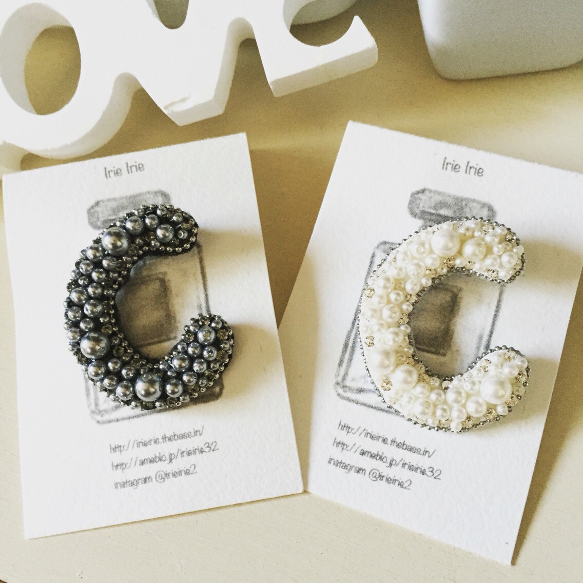 グルーデコ☆イニシャル C ブローチ