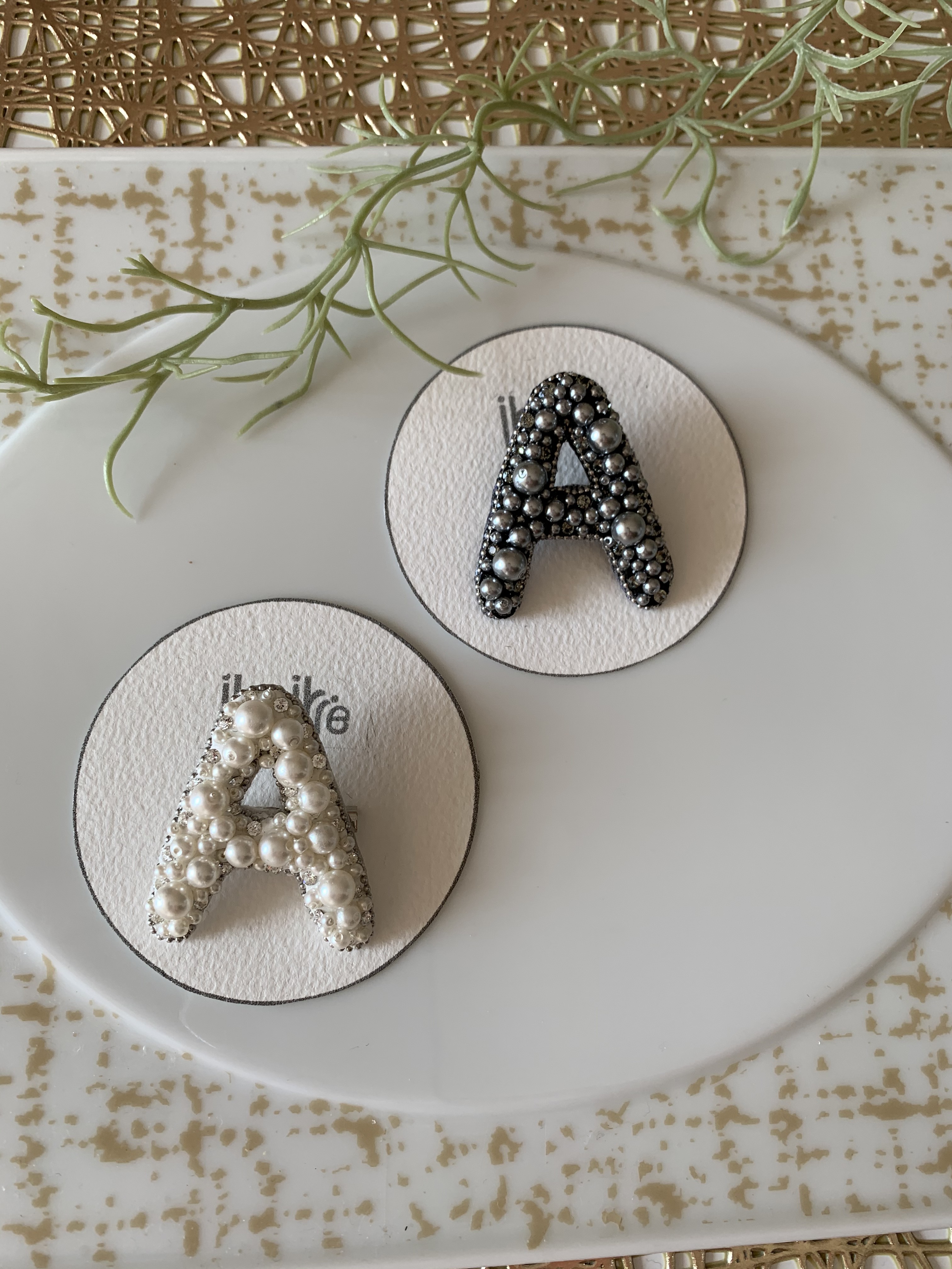 グルーデコ☆イニシャル A ブローチ