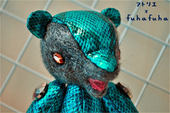 羊毛フェルトフェイス ヘビ柄テディベア 7枚目の画像