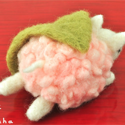 羊毛フェルトの桜餅わんこ ブルテリア 5枚目の画像